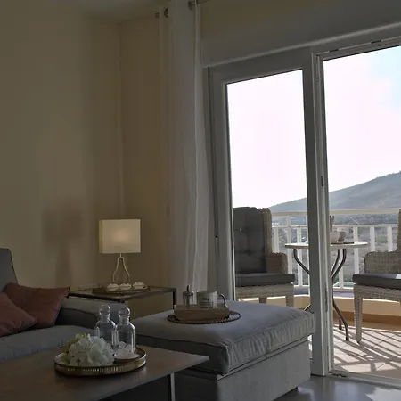 Апартаменти David's Penthouse Адехе